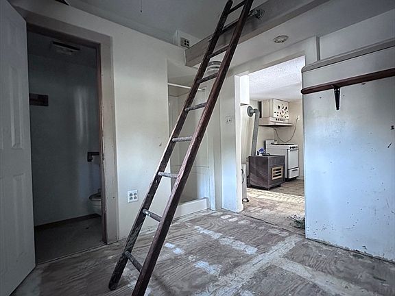 5th image of 404 Sylvester Rd