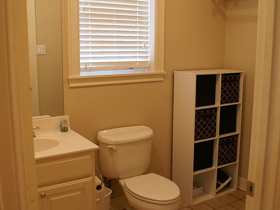 5th image of 110 Woodbine Pl