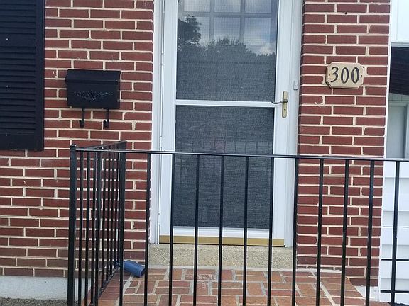 4th image of 300 Fenwick Ave