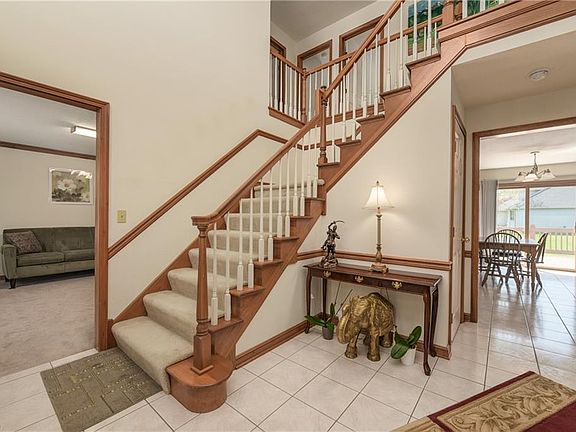 2nd image of 2888 Vincent Dr