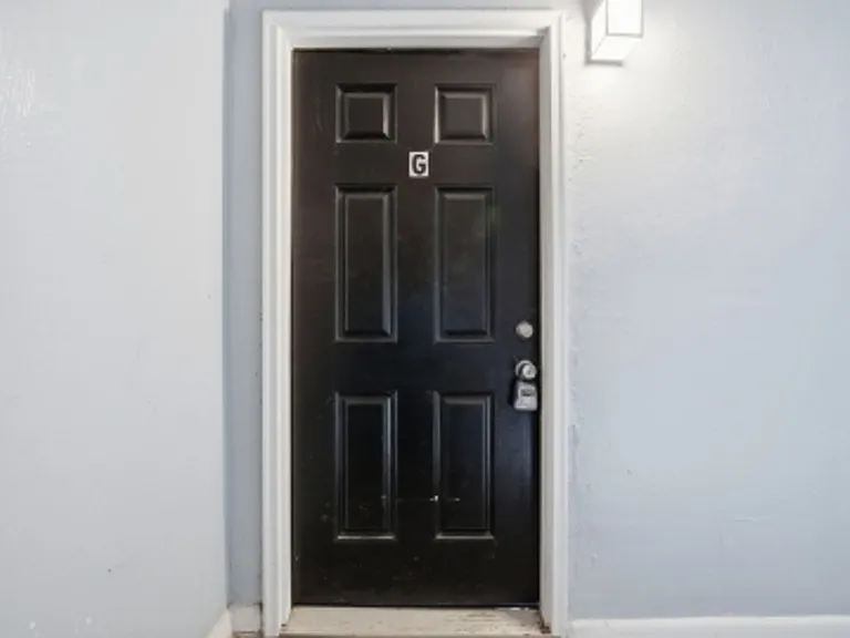 642 Dresden Dr — Photo 7