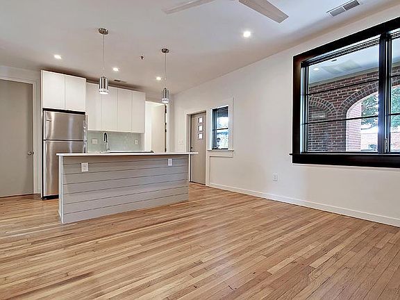 3rd image of 2000 Reynolds Ave #203