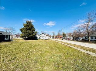 115 E Montgomery St, Oakland, IL 61943