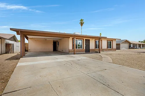 2056 W Des Moines Cir Photo 1