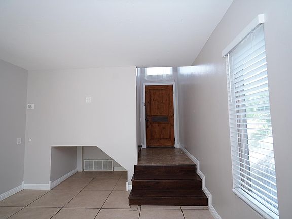 4th image of 1112 S Cypress Ave APT 3