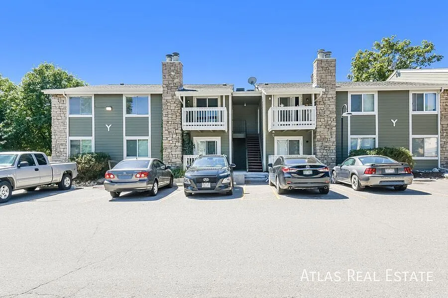 Centrally Located 2 Bedroom 2 Bathroom Condo Close to DTC! — Photo 2