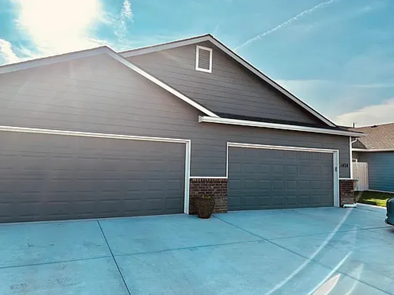 1426 N Azena St — Photo 11