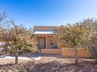 3 Julia Ct, Santa Fe, NM 87508