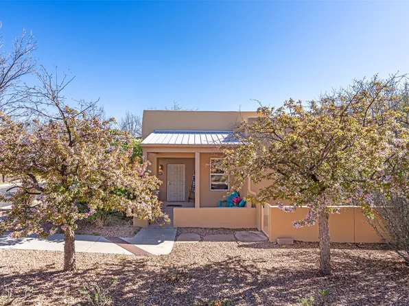 3 Julia Ct, Santa Fe, NM 87508