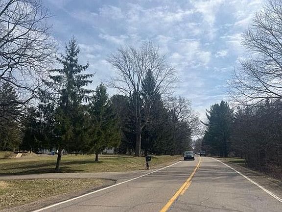 5th image of 2855 E Coon Lake Rd