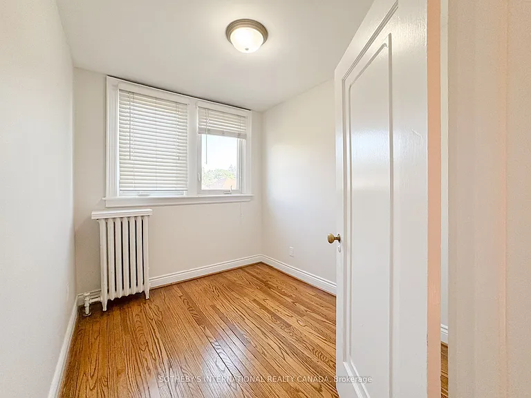 48 Lawrence Ave W — Photo 15