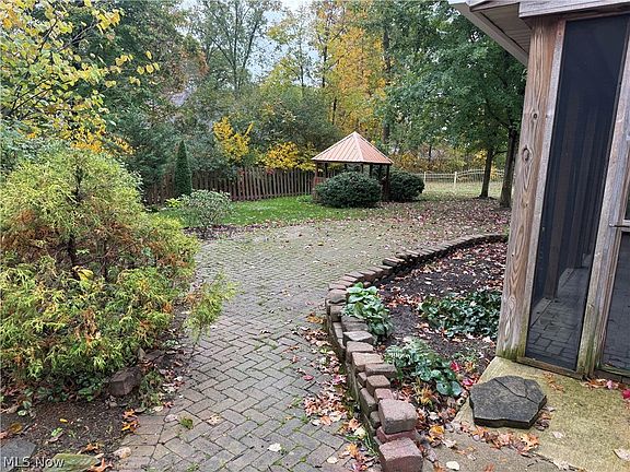 3rd image of 1998 Roberts Ln NE