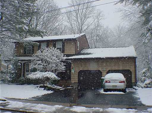 2nd image of 140 Mundy Ave