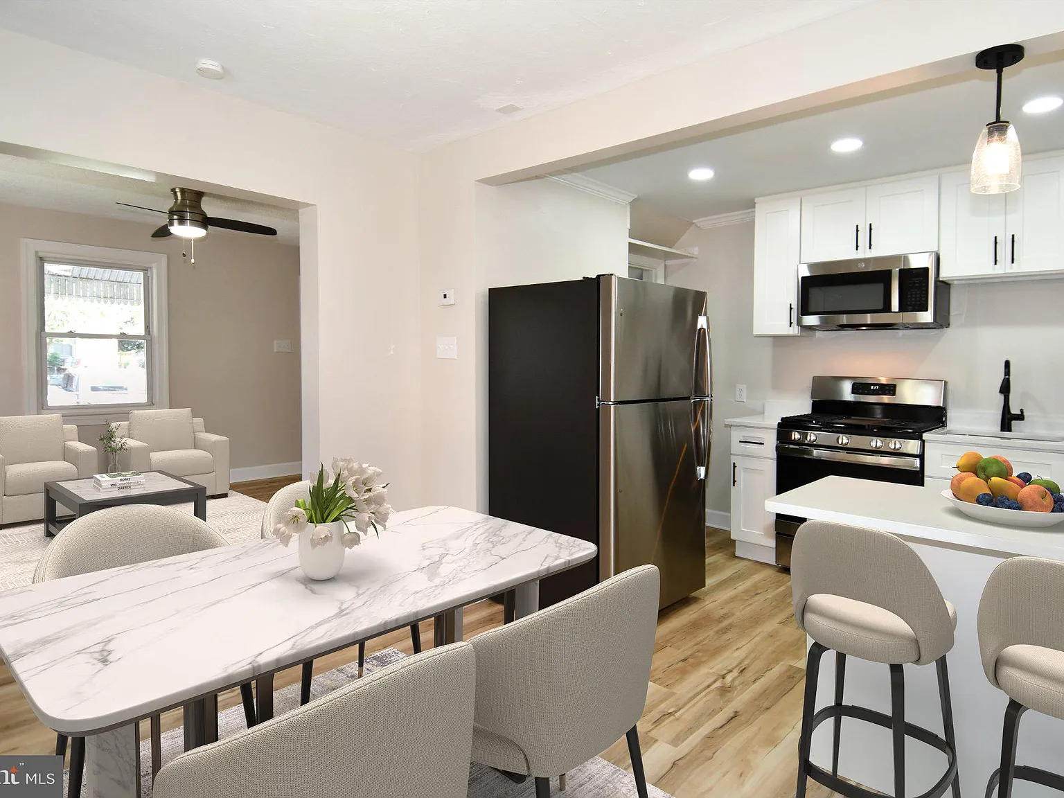 3 bed, 2.0 bath, 1095 sqft, $3,000 — Photo 4
