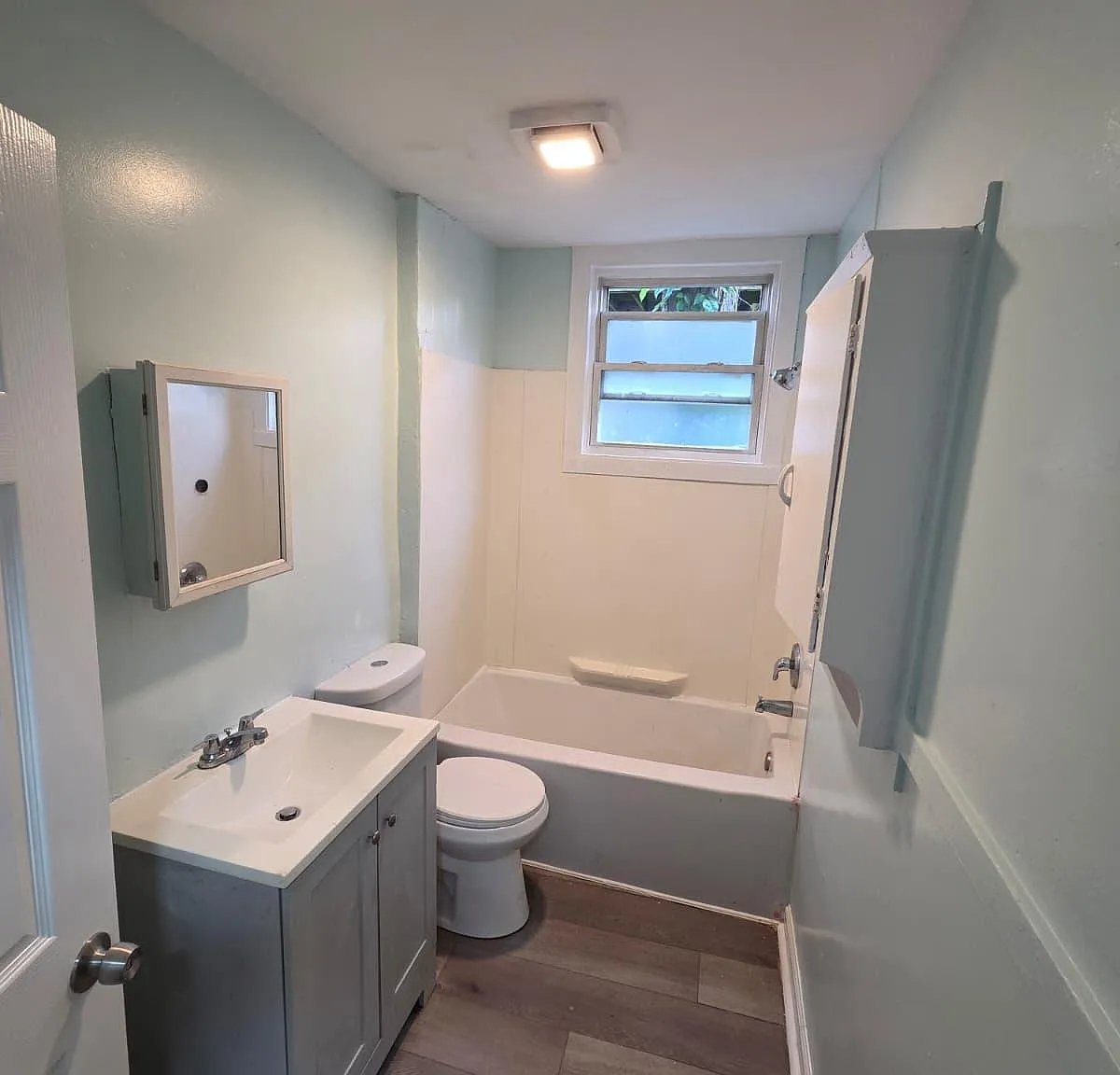 2 bed, 1.0 bath, 920 sqft, $1,300 — Photo 3