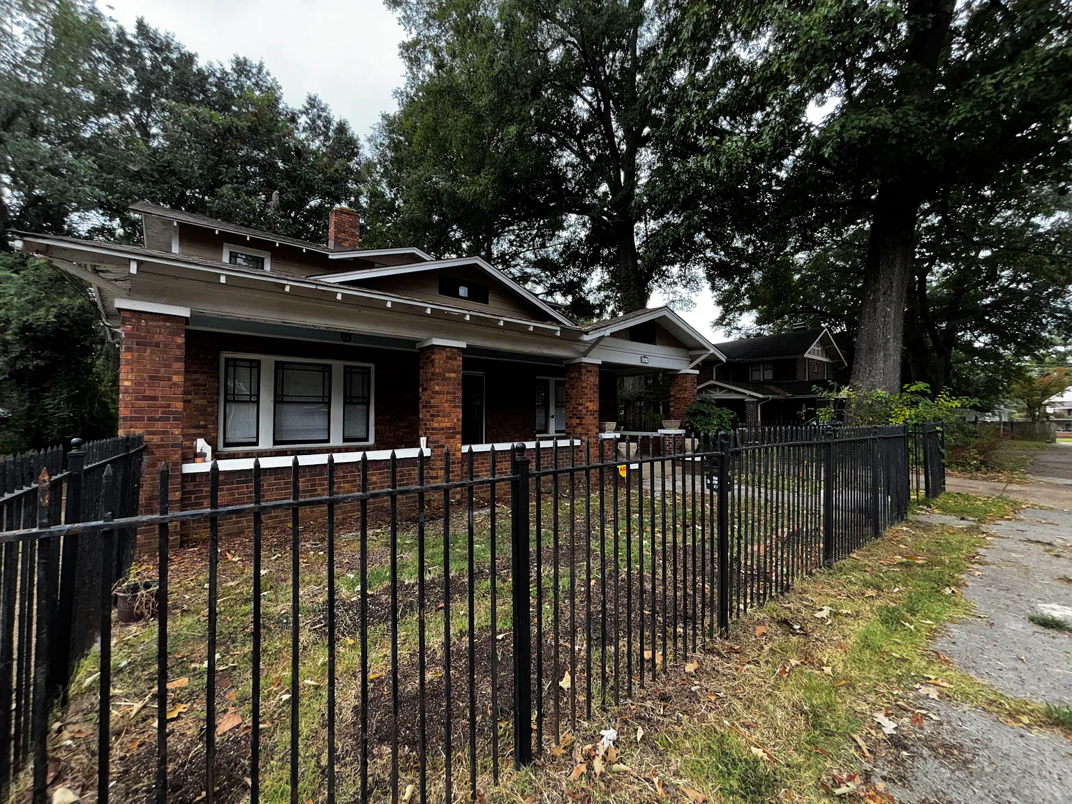 4 bed, 1.5 bath, 1656 sqft, $2,000 — Photo 2