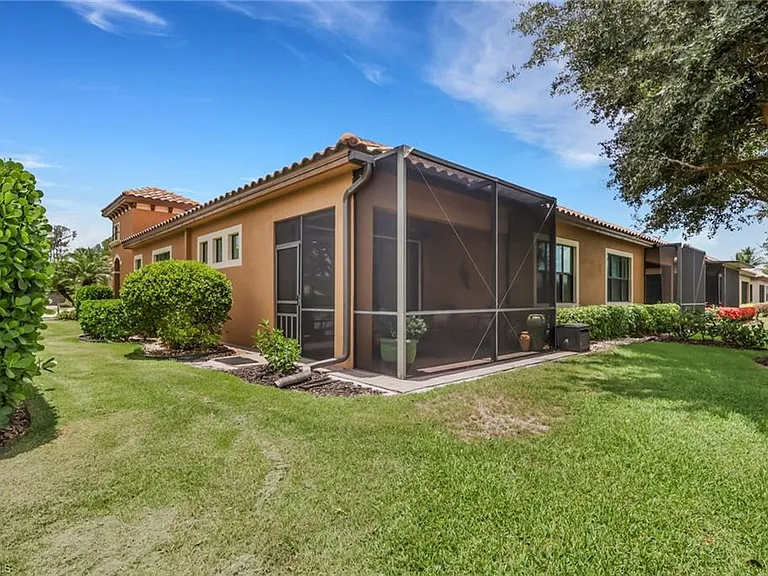 9142 Isla Bella Cir — Photo 23