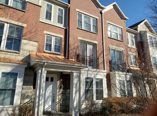 2222 S Crambourne Way, Arlington Heights, IL 60005