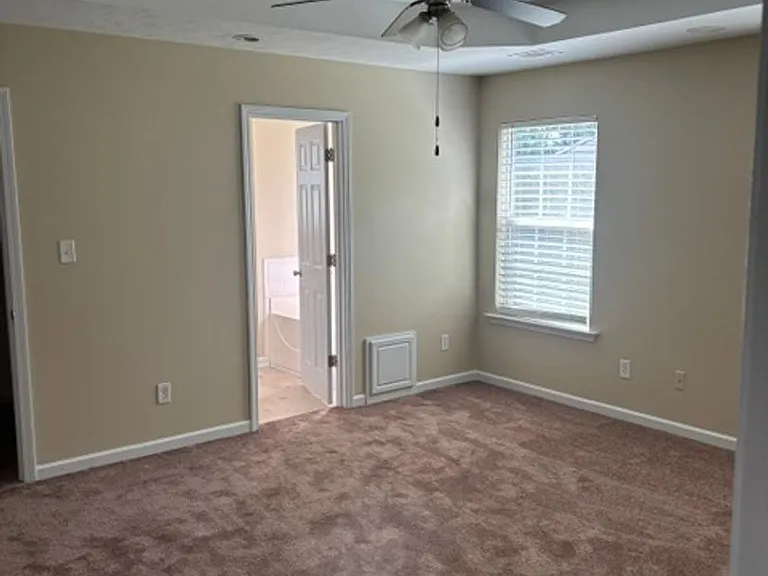 452 Lory Ln — Photo 9