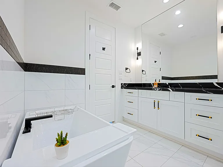 3111 Hedgerow Dr — Photo 35