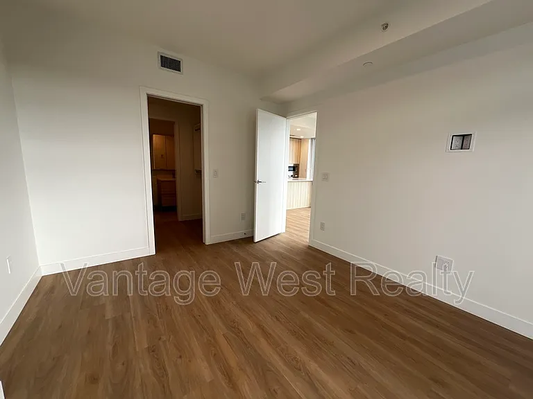 1626 Water St #807 — Photo 7