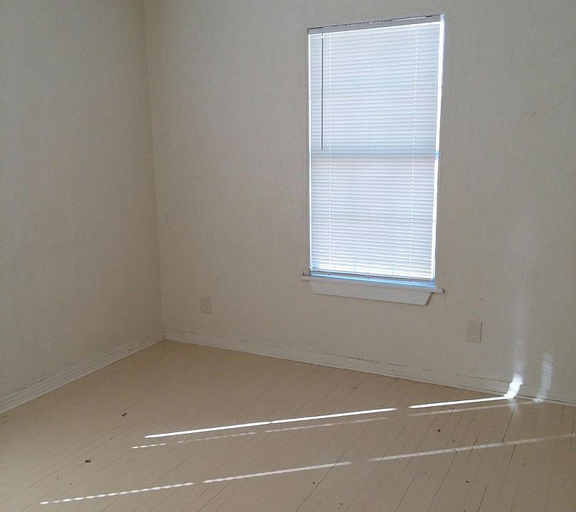 1st image of 1006 N Lake St APT A