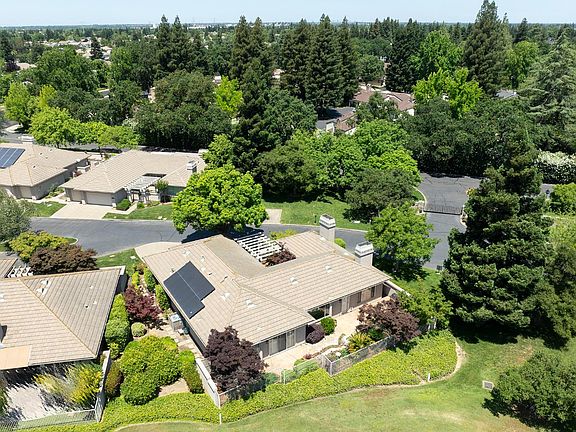 5th image of 9516 Golf Course Ln