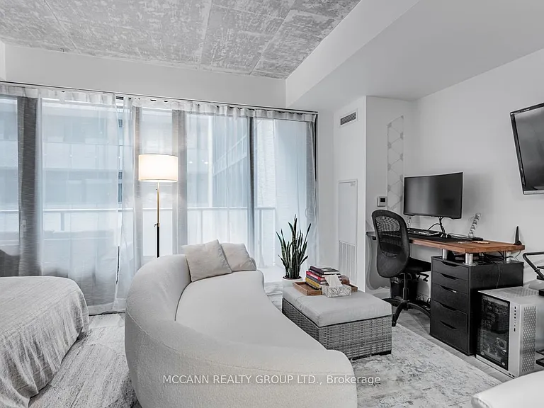 161 Roehampton Ave #332 — Photo 11