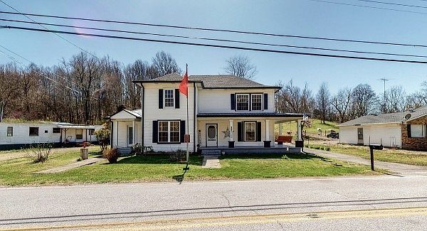1st image of 419 E Main St