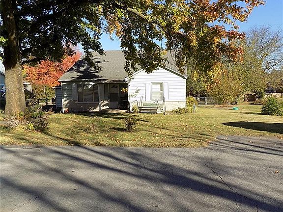 3rd image of 509 E Helena St