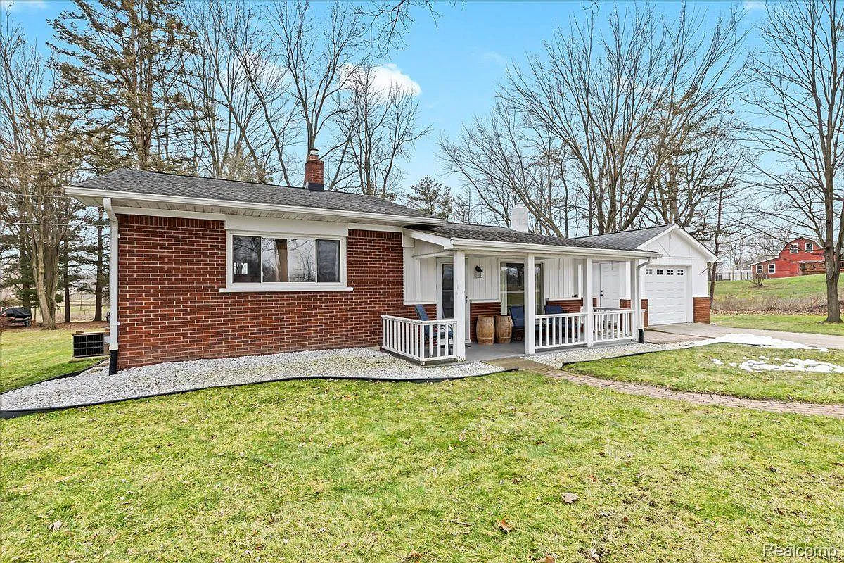 4033 Jewell Rd photo 1