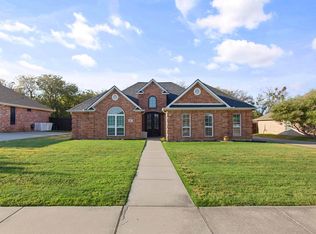 417 Valley View Ln, Krum, TX 76249