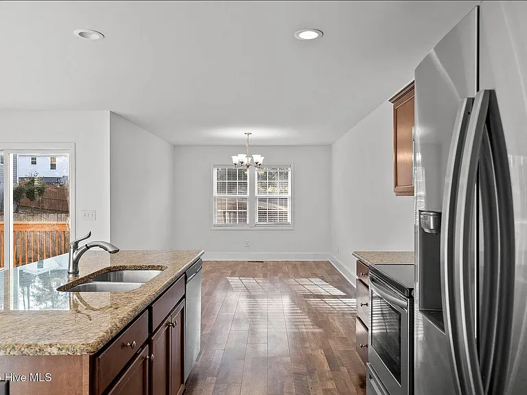 426 W Illinois Ave — Photo 13