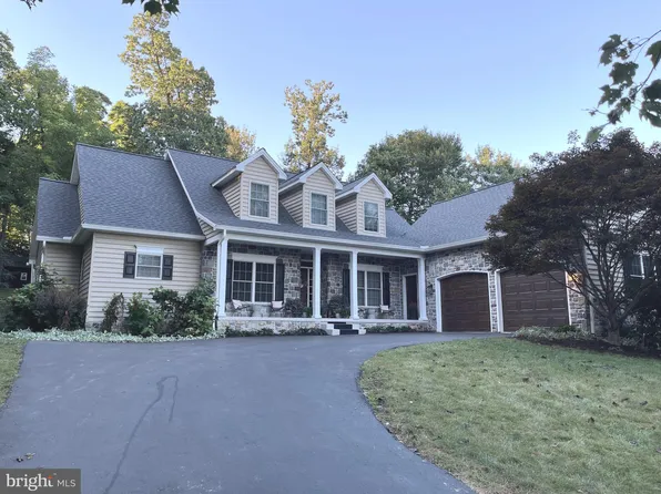 18 Palomino Pkwy, Dillsburg, PA 17019