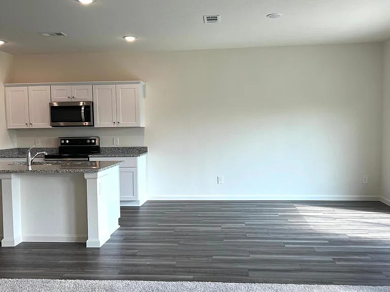 702 Camden Dr — Photo 23
