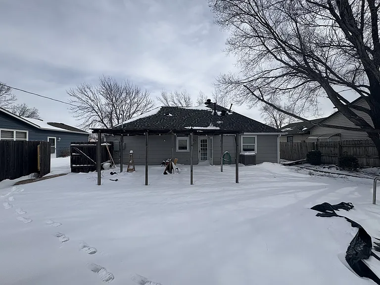3007 S Mount Carmel Ave — Photo 4