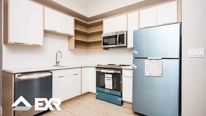 Rented by EXR | media 9
