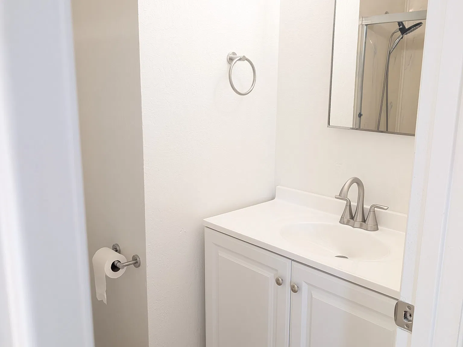 3 bed, 1136 sqft, $4,000 — Photo 1