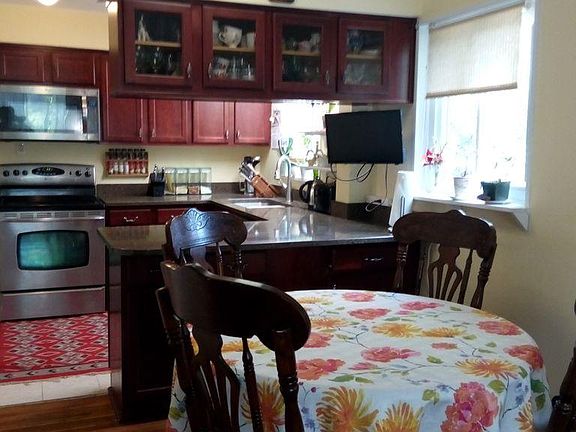 4th image of 2725 Woodley Pl