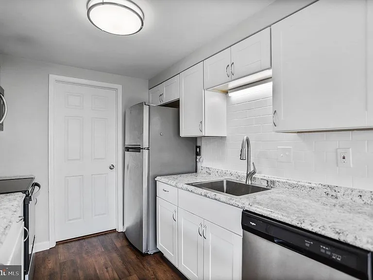 1523 Kensington Dr — Photo 9