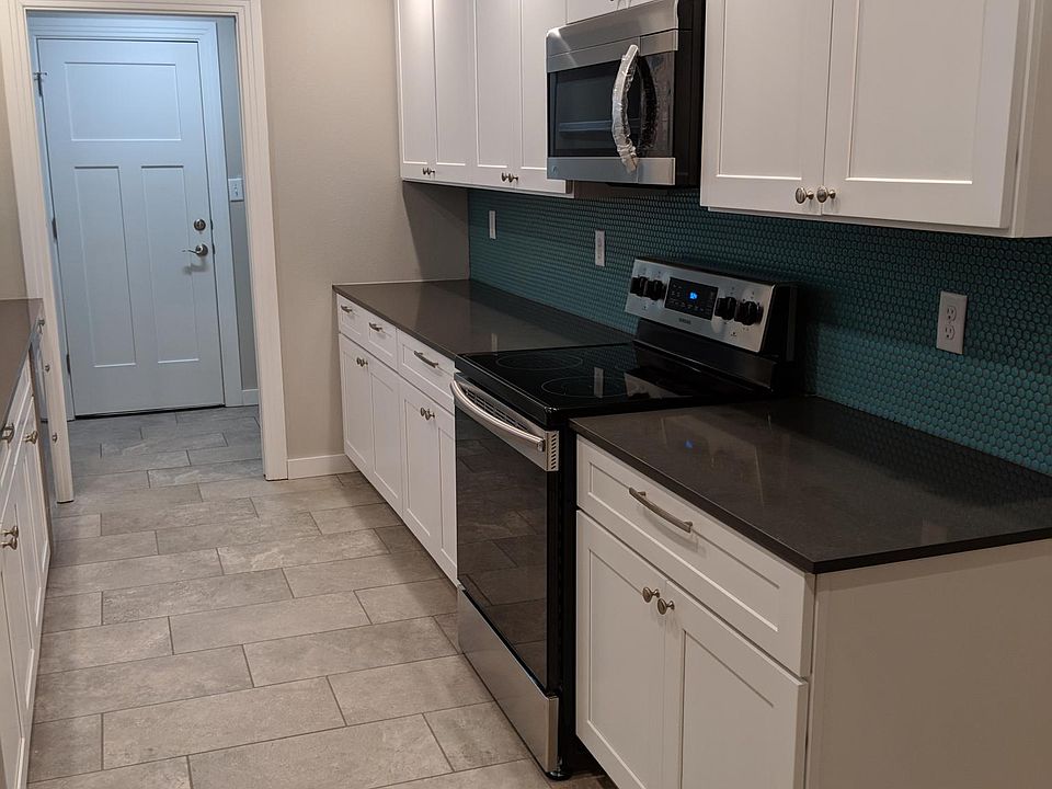 Beautifully remodeled kitchen with SS Appliances
