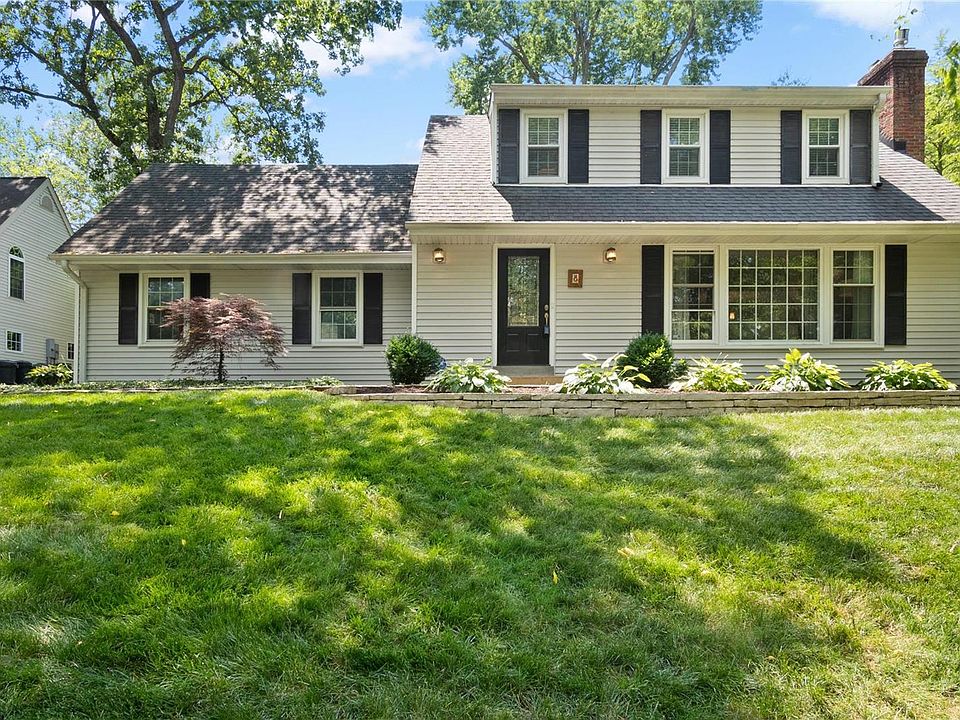 1st image of 8 Westwood Forest Ln