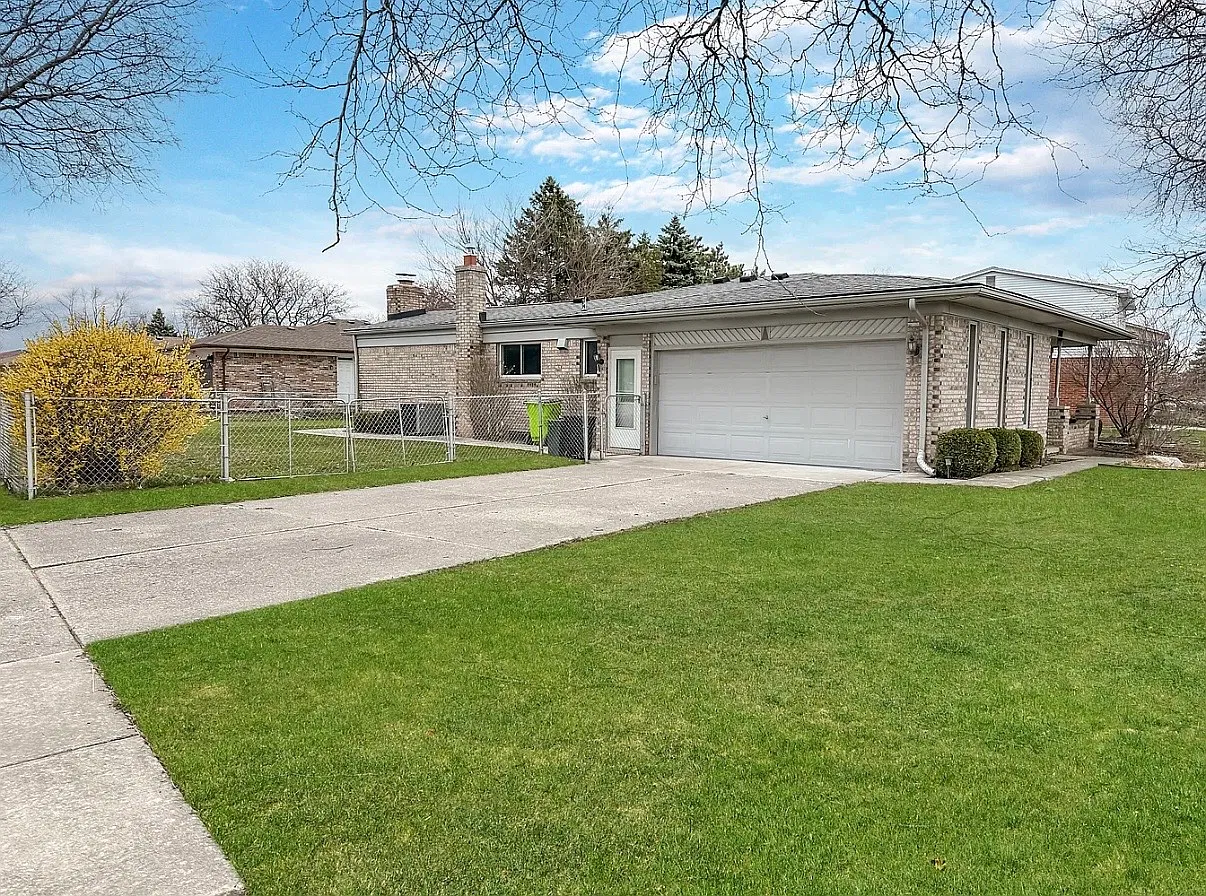 3 bed, 1.5 bath, 1500 sqft, $2,600 — Photo 1