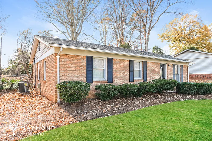 3 bed, 1.0 bath, 976 sqft, $1,645 — Photo 3