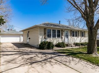 90 33rd Ave SW, Cedar Rapids, IA 52404