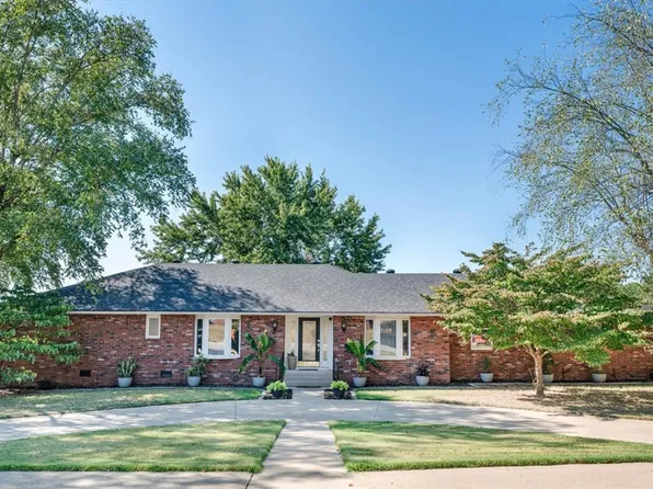 501 Fairway Cir, Springdale, AR 72764