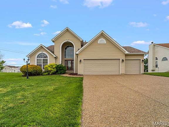 3rd image of 102 Stewart Springs Dr