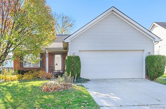 1st image of 806 Wilberforce Dr S