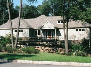 7 High Mountain Dr, Boonton, NJ 07005