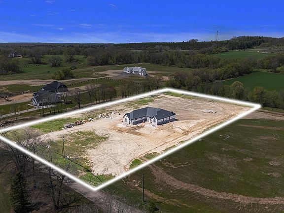 3rd image of 4025 Taft Rd
